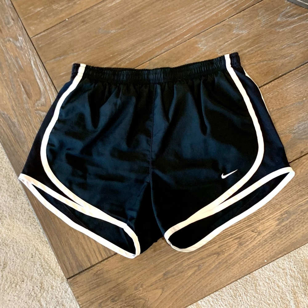 NIKE Women’s Fit Dry Athletic Shorts!